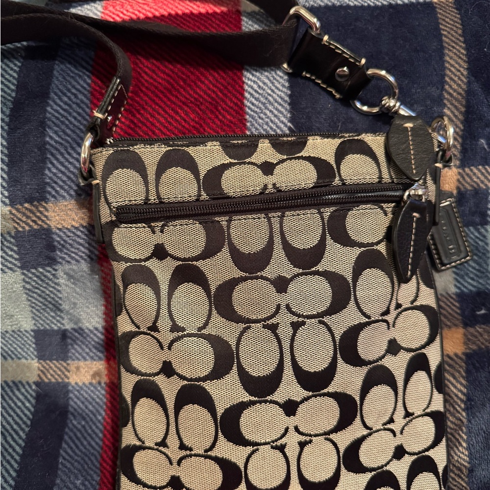 Coach Black and Cream Signature Shoulder Bag - Picture 2 of 8